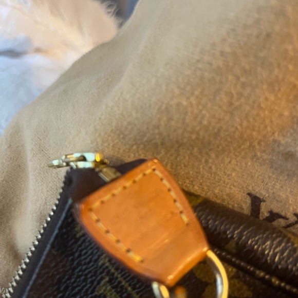 Louis Vuitton Monogrammed Wristlet “Pouchette” - Picture 5 of 9